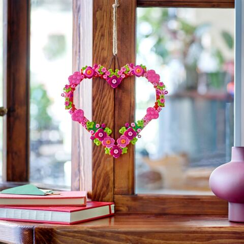 LEGO Icons Kalp Süsü 40638-9 Yaş Üzeri İçin Dekoratif, Hediyelik Yaratıcı Model Yapım Seti (254 Parça)